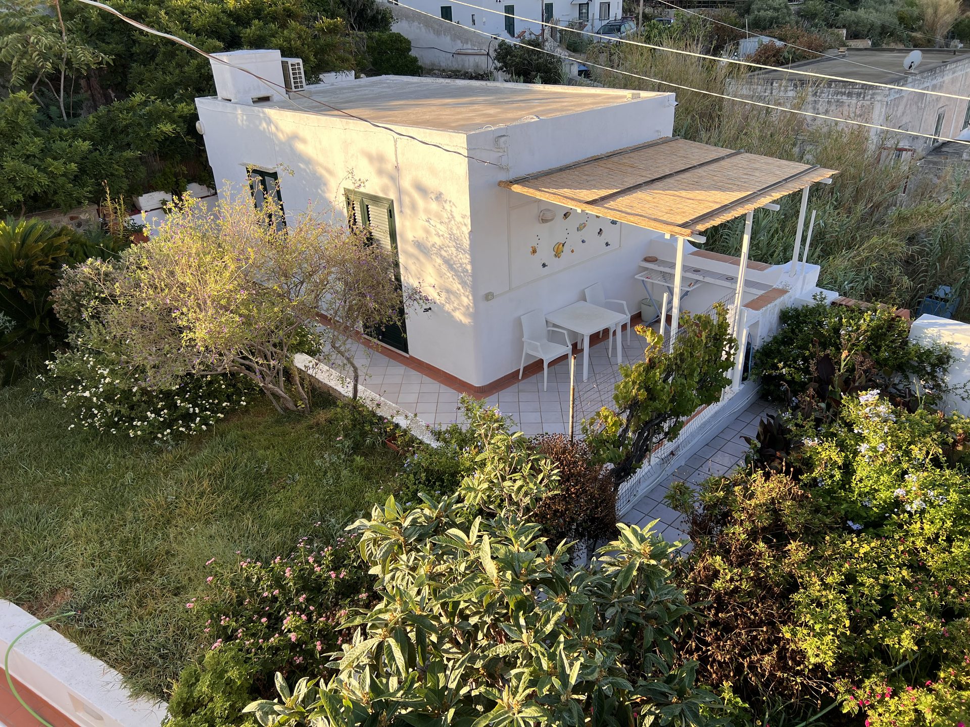 Dependance e giardino mediterraneo